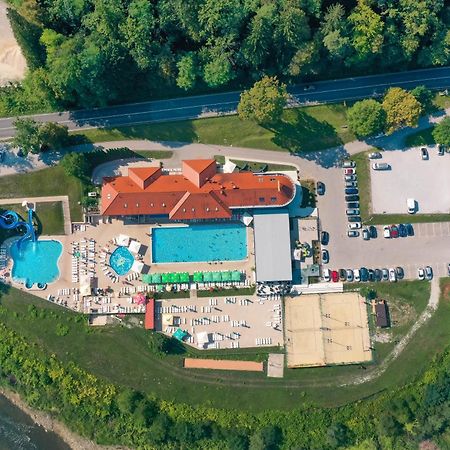 Hotel Aqua Roma 림스키타플레스 외부 사진