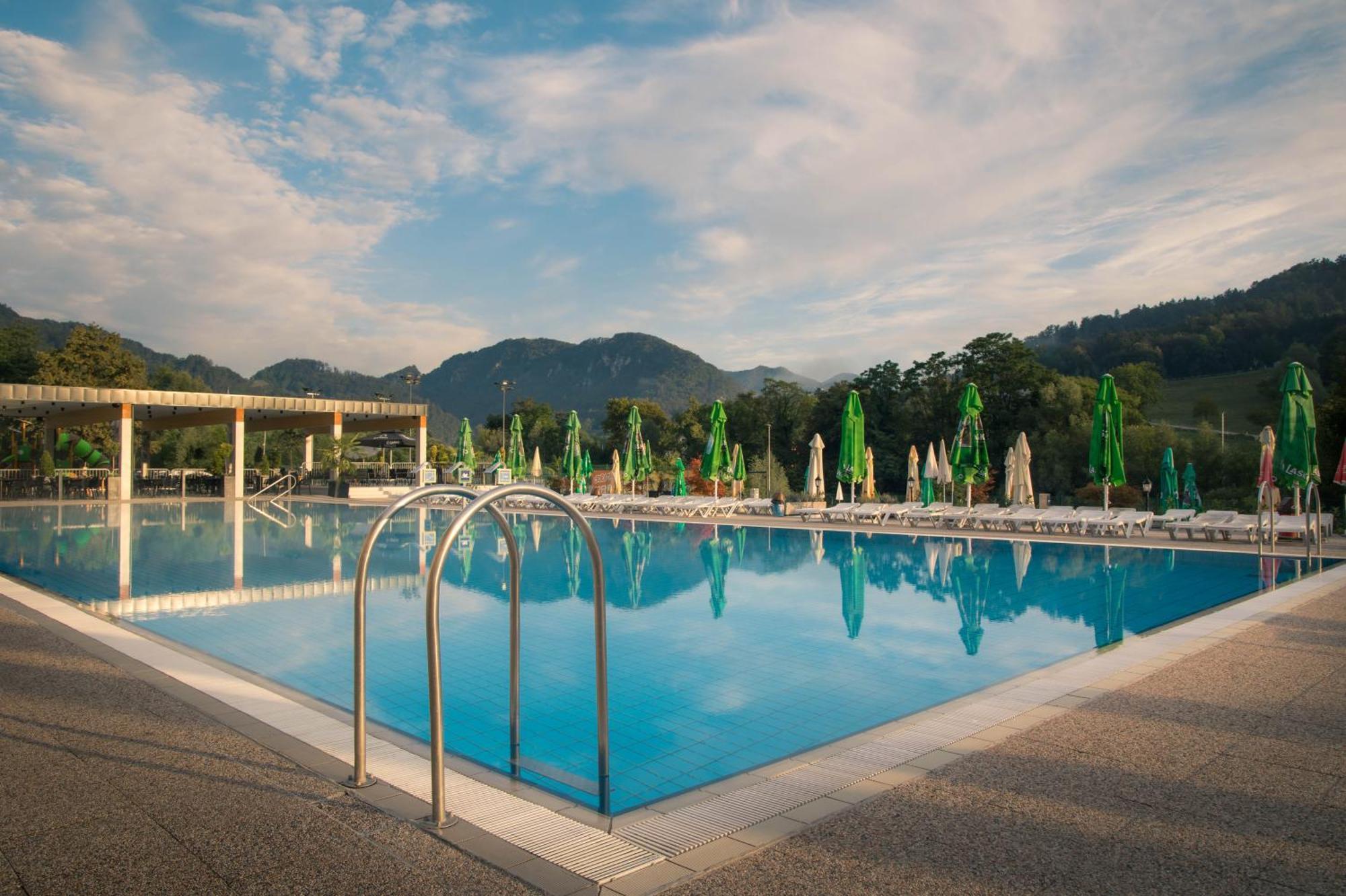Hotel Aqua Roma 림스키타플레스 외부 사진