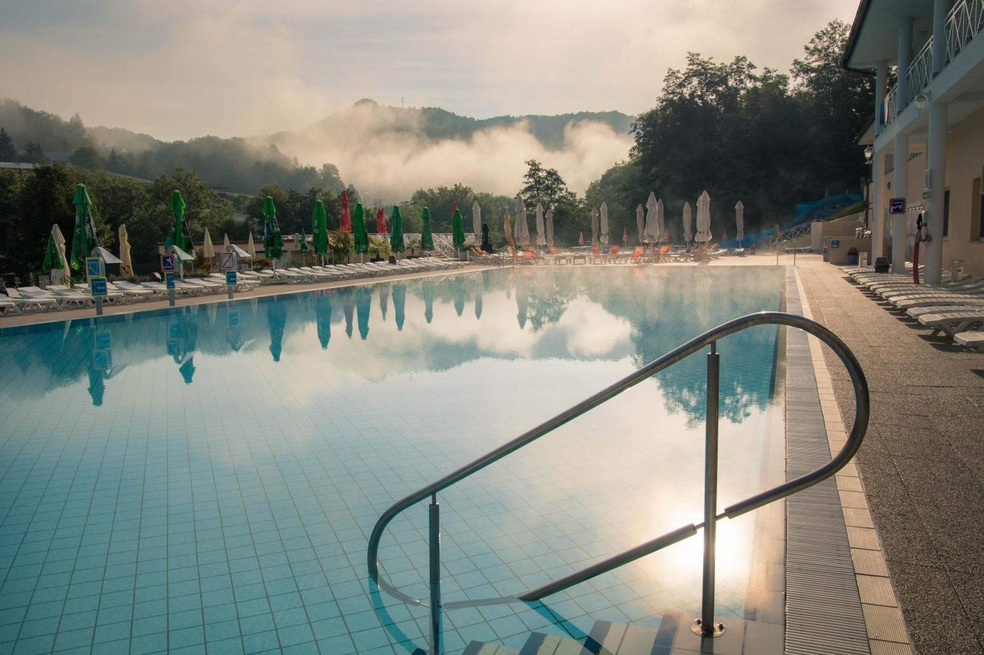 Hotel Aqua Roma 림스키타플레스 외부 사진