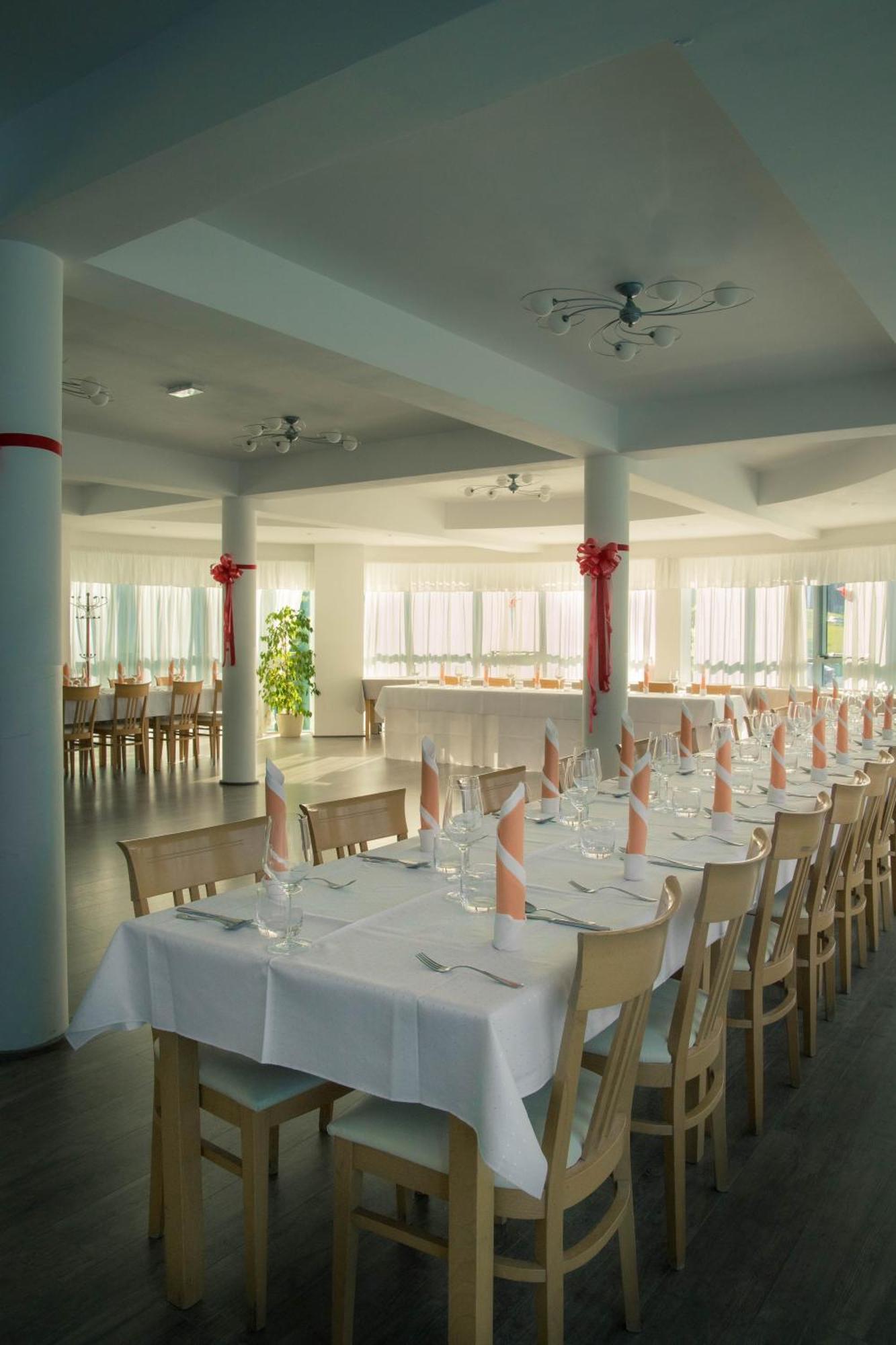 Hotel Aqua Roma 림스키타플레스 외부 사진