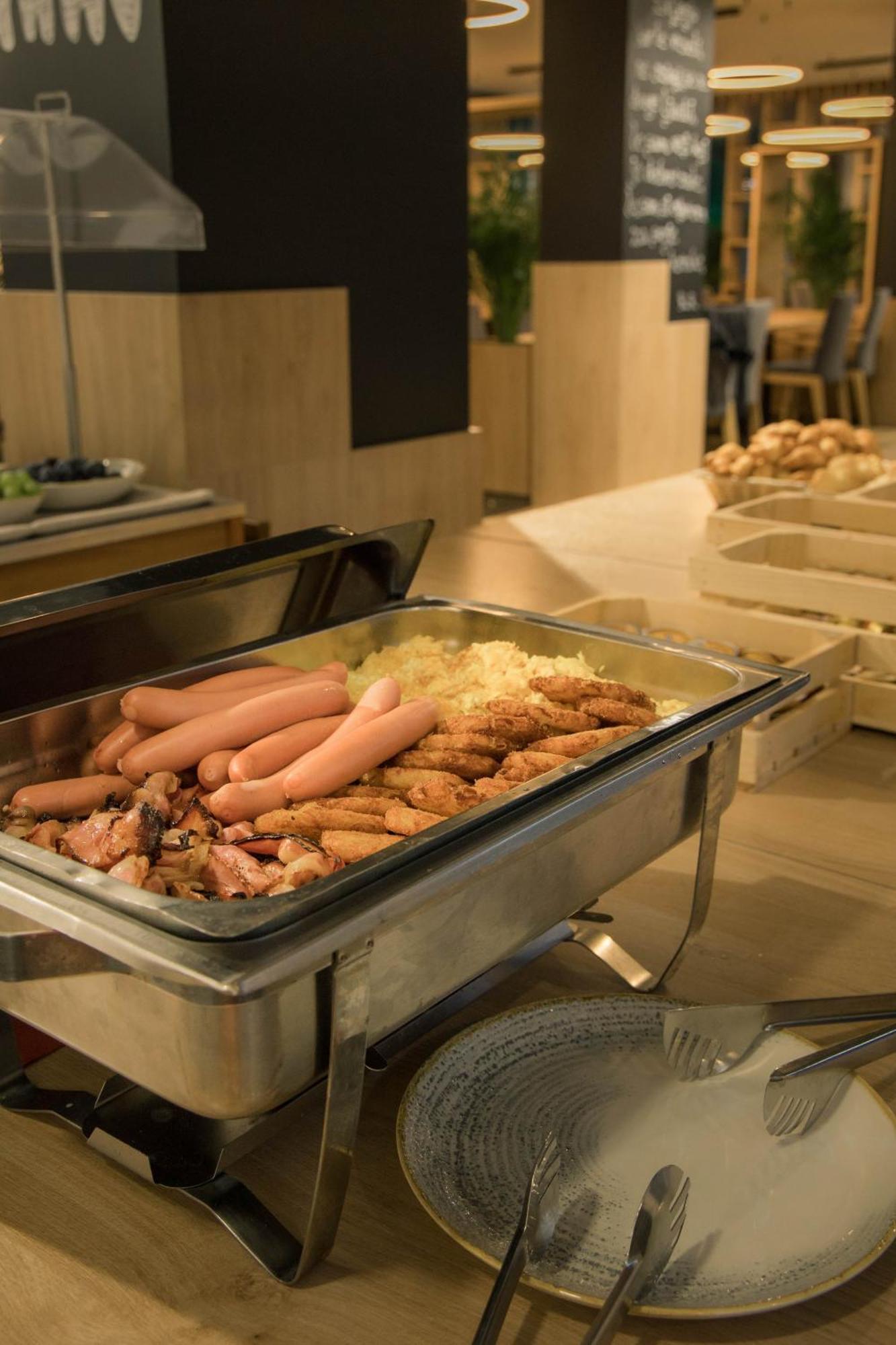 Hotel Aqua Roma 림스키타플레스 외부 사진