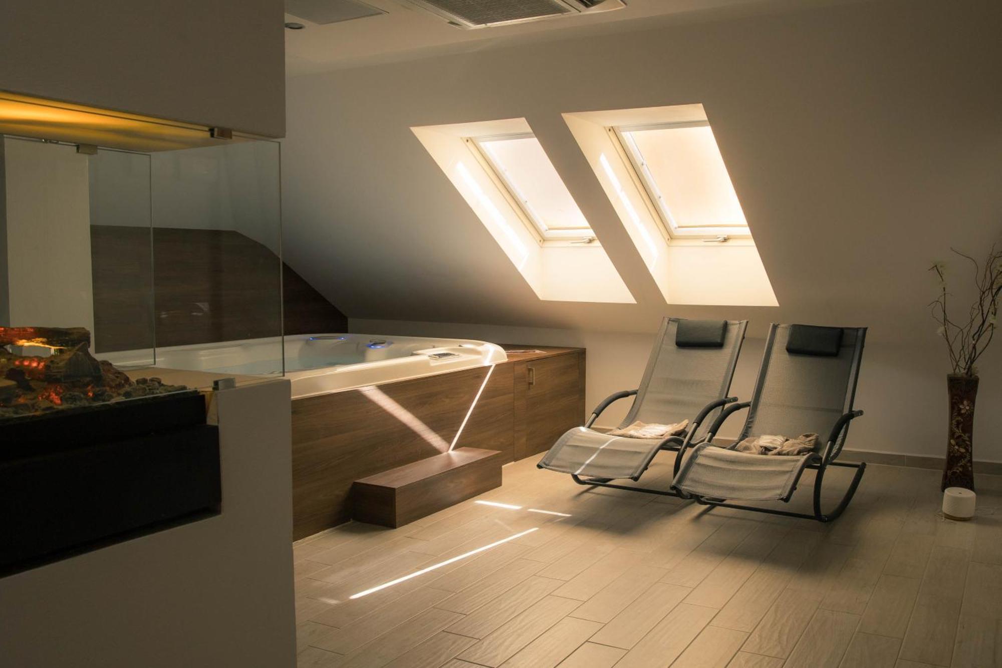 Hotel Aqua Roma 림스키타플레스 외부 사진
